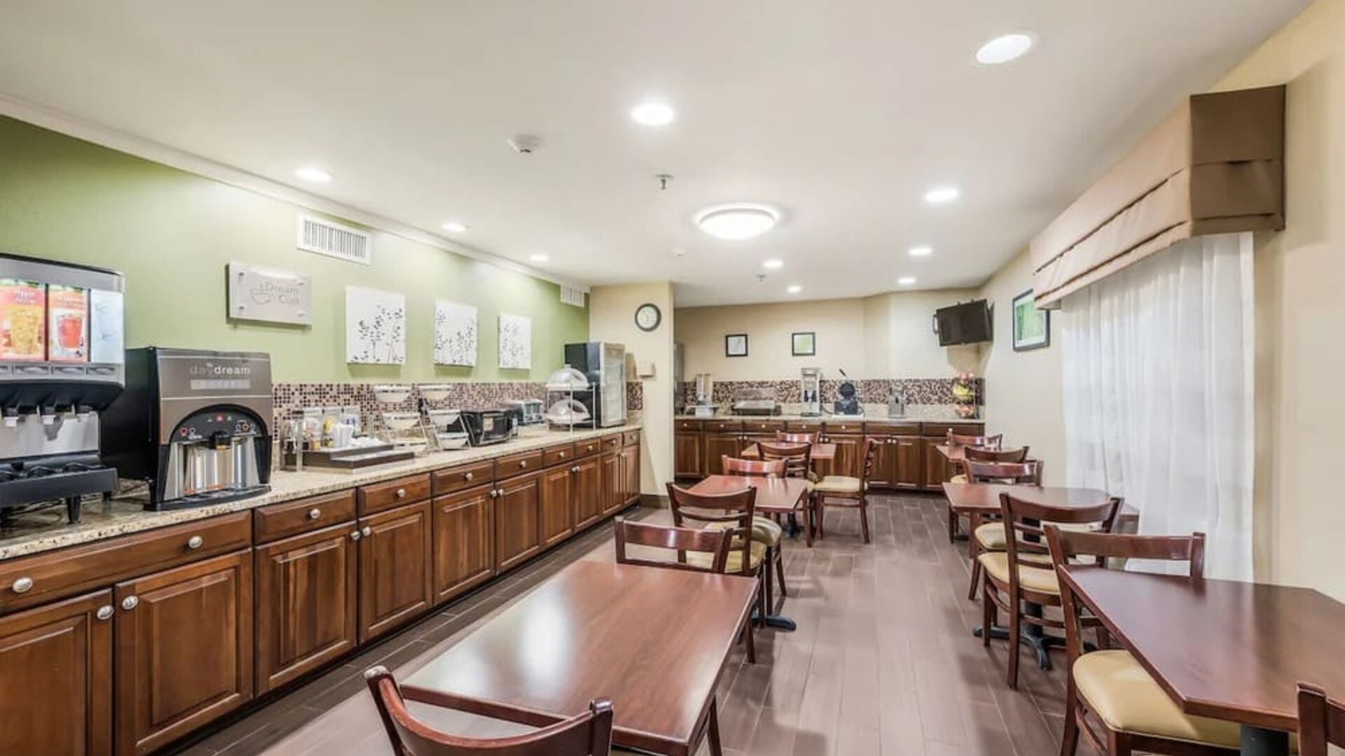 Coworking and dining room at Spark By Hilton Oxford.