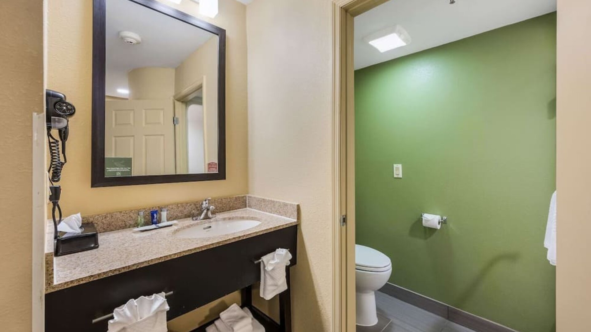 Day room with guest bathroom at Spark By Hilton Oxford.