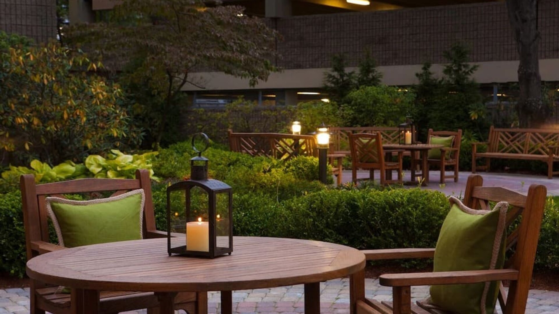 Courtyard perfect for coworking at Hyatt Regency Boston/Cambridge.