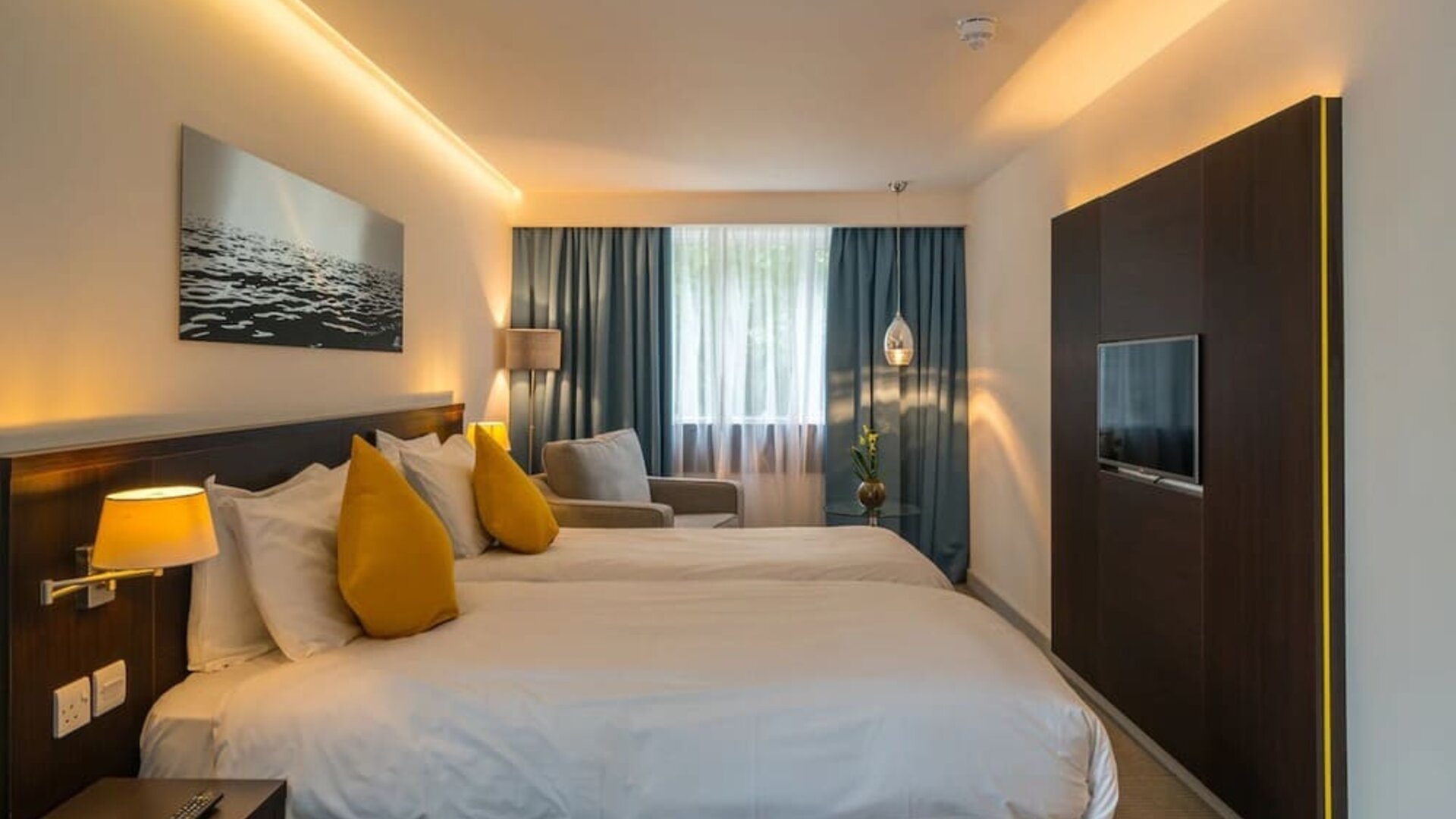 Day use twin room at Pelican London Residence & Hotel.