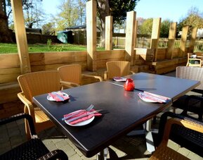 Outdoor patio with seating area at Pelican London Residence & Hotel.