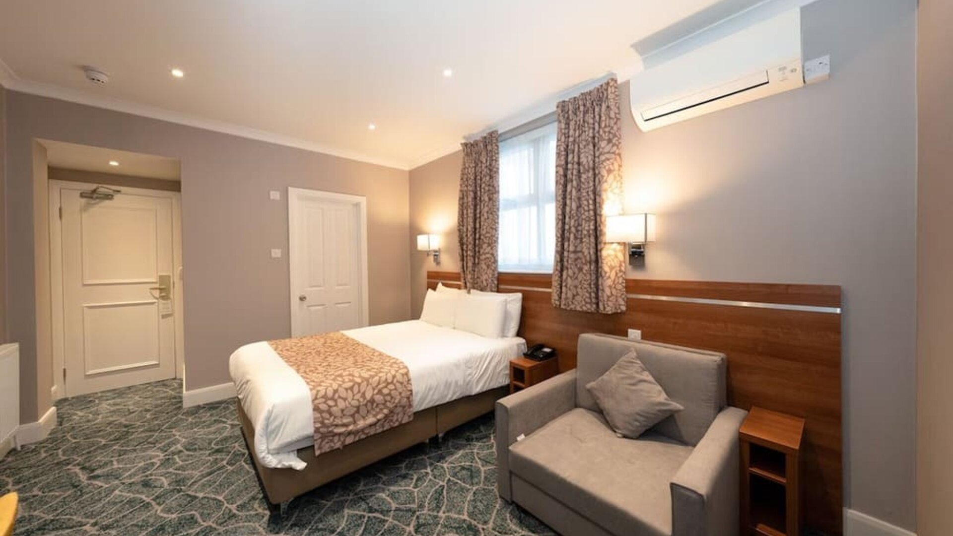 Day use room with sofa at The Bayswater Inn Hotel.