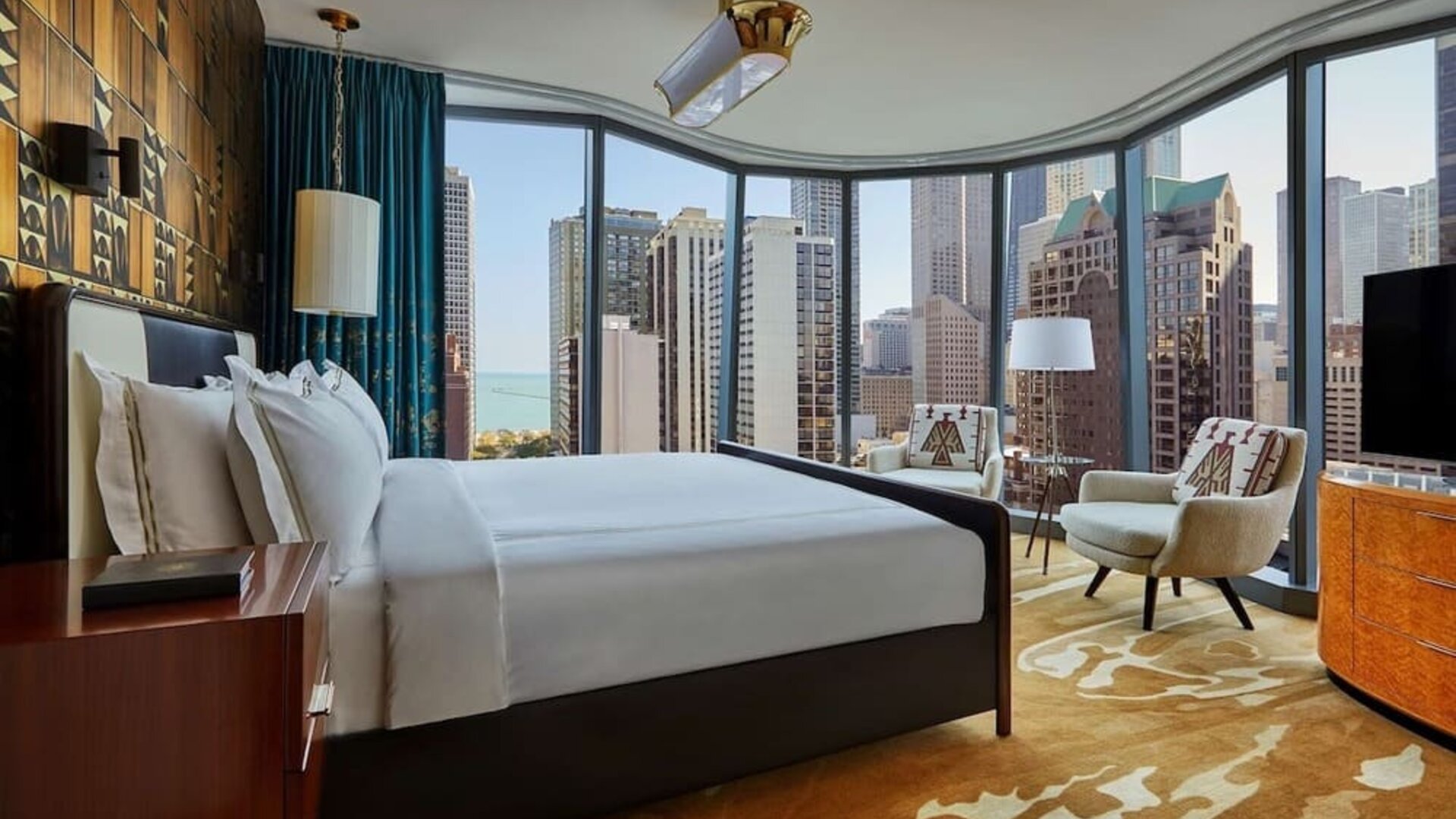 Romantic king room at Viceroy Chicago.