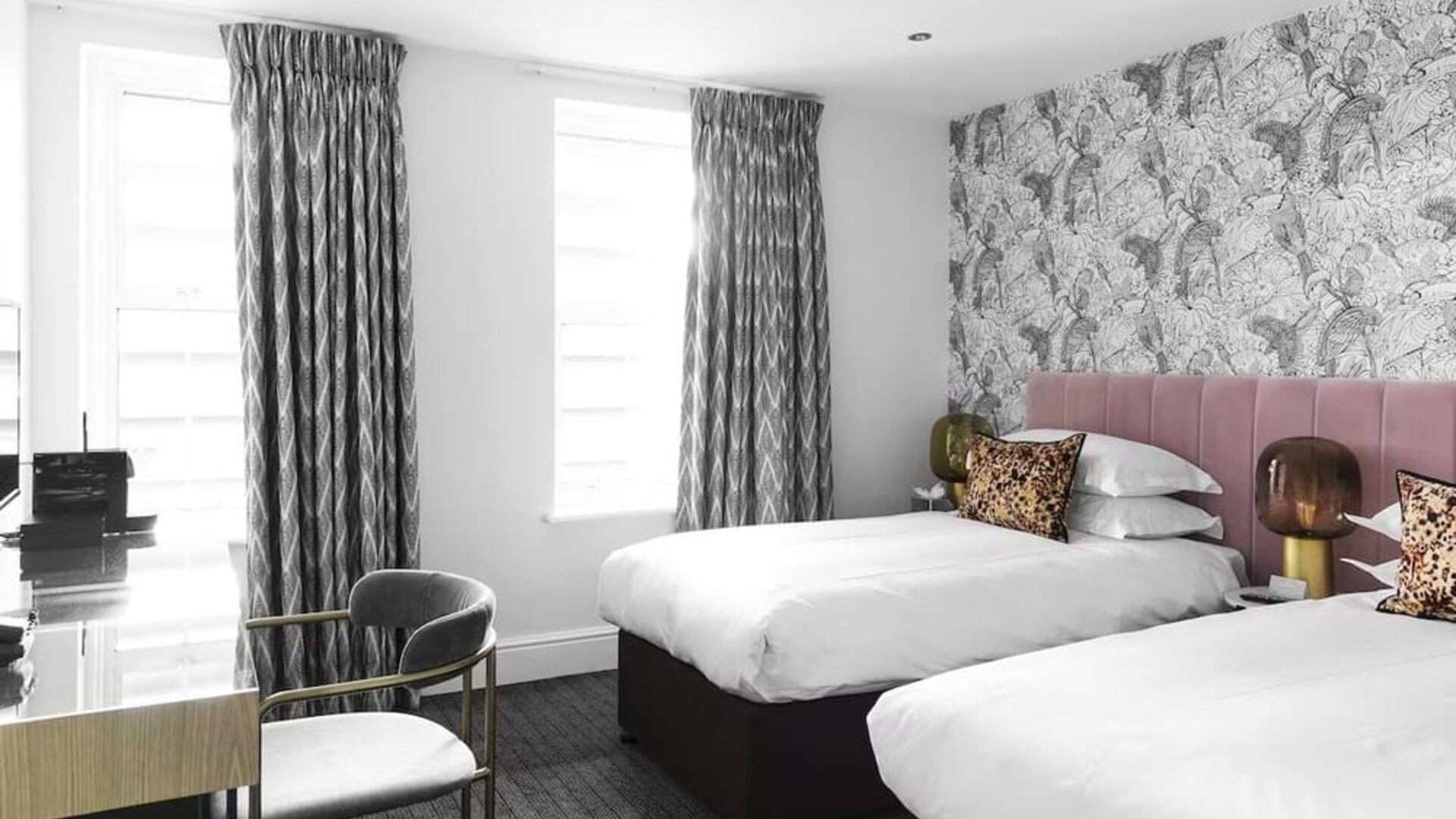 Day use twin room with work desk at The Lodge - Putney Hotel.