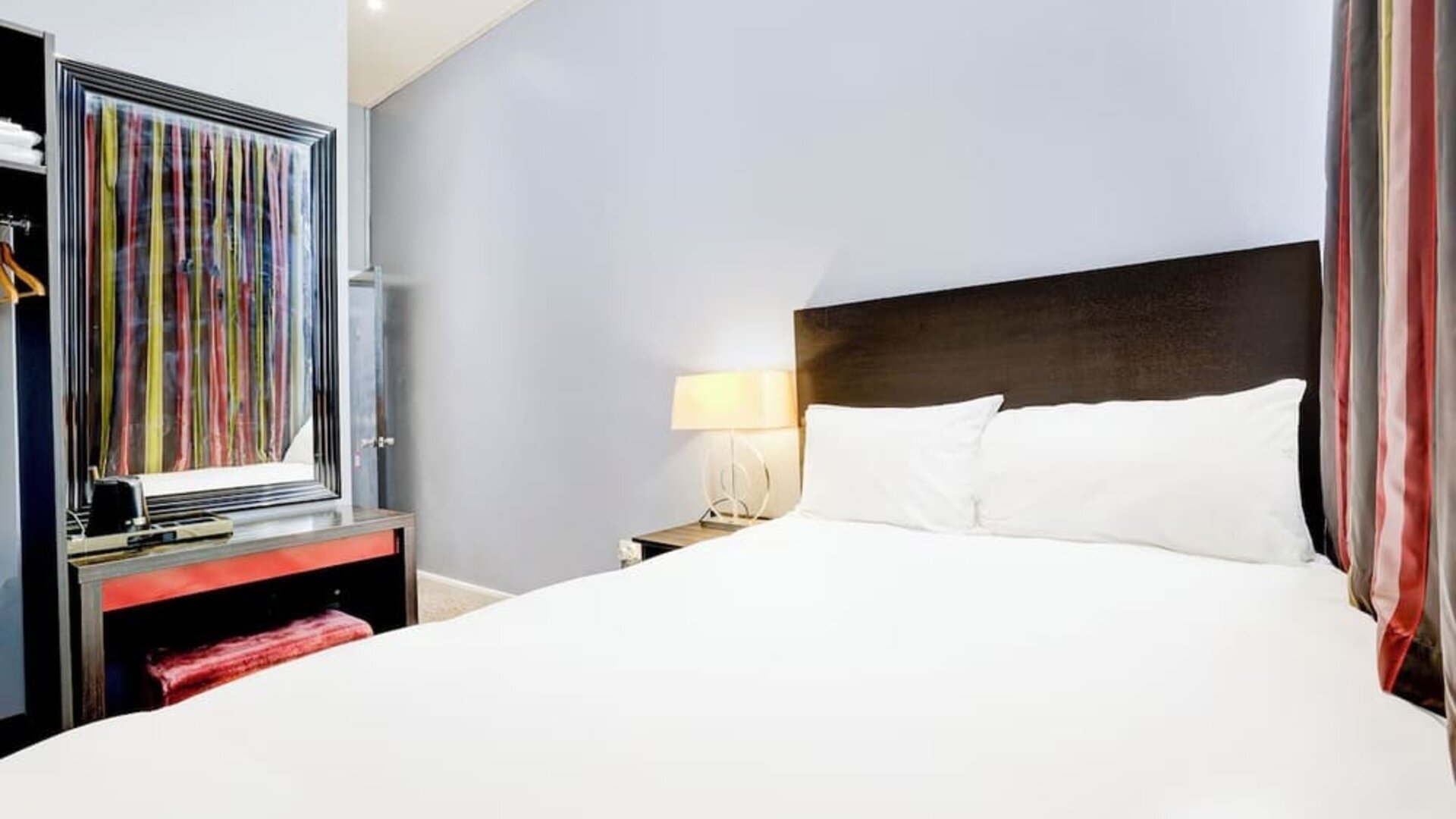 Day use room with work desk at London Shelton Hotel.