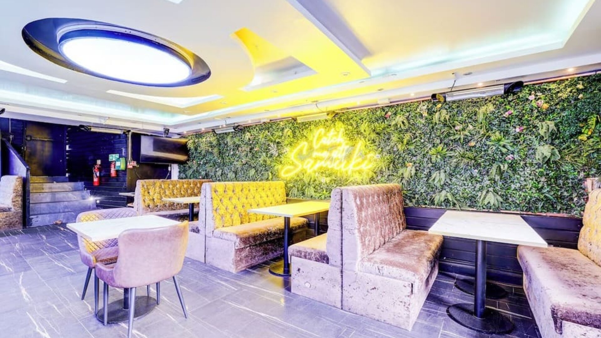 On-site restaurant at London Shelton Hotel.