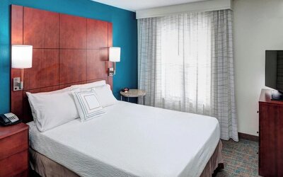 Day use room with natural light at Residence Inn By Marriott Hattiesburg.
