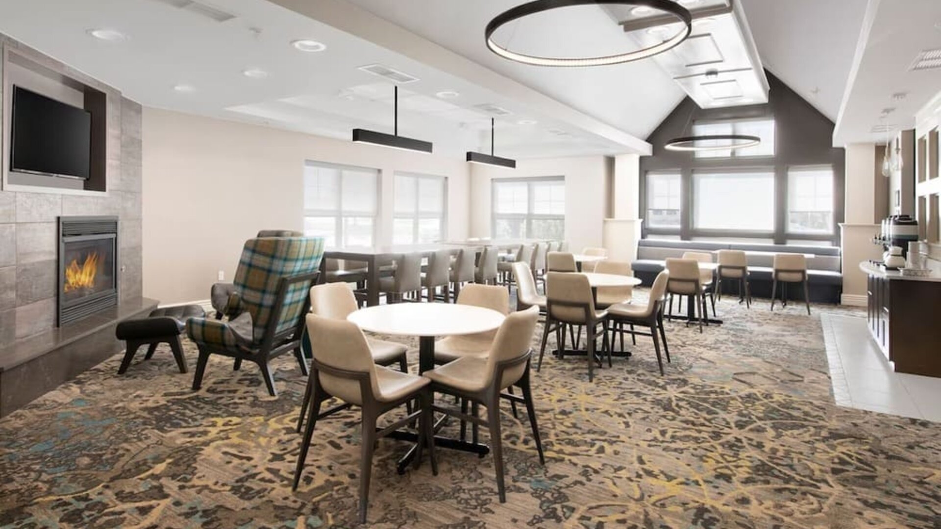 Lobby and coworking lounge at Residence Inn By Marriott Bentonville Rogers.