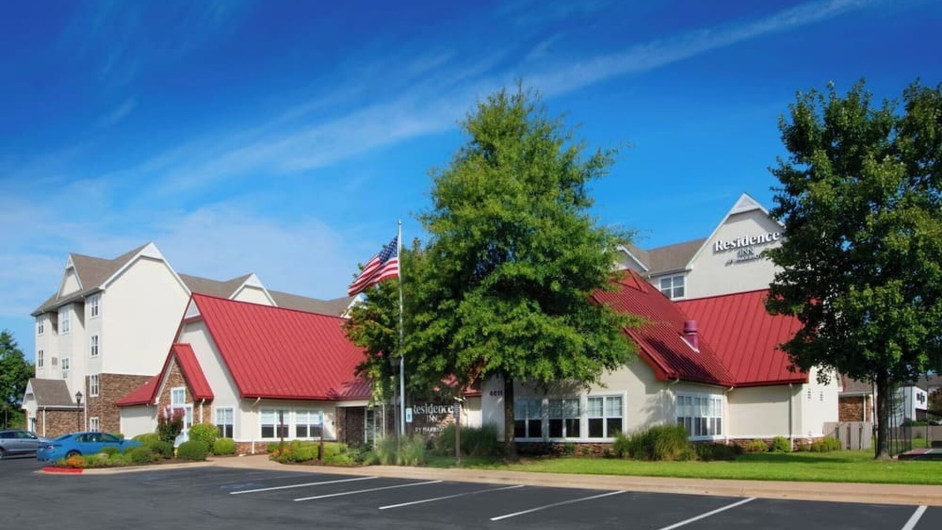 Parking area at Residence Inn By Marriott Bentonville Rogers.
