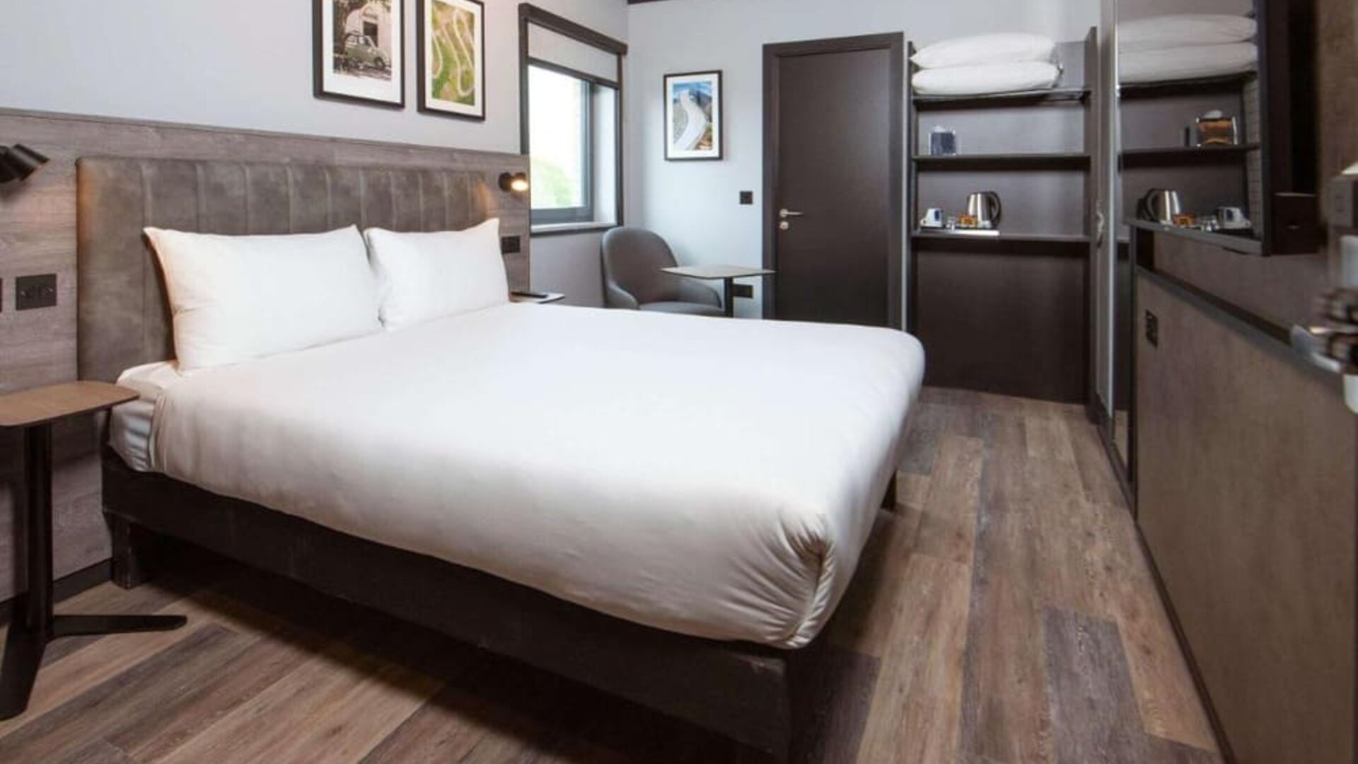 Day use room with workspace at Ibis London Gatwick Airport Hotel.