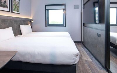 Day use twin room at Ibis London Gatwick Airport Hotel.