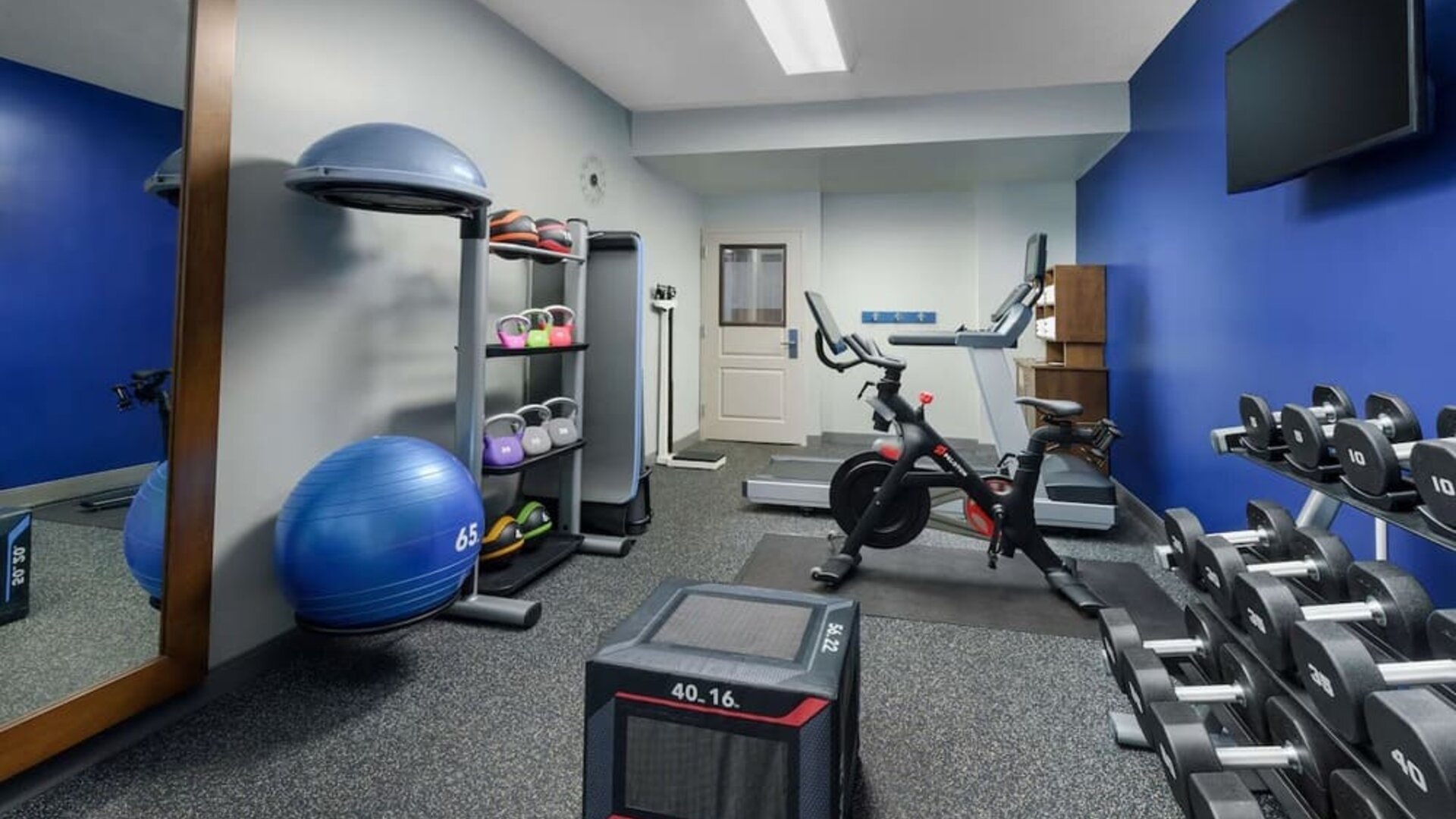 Fitness center available at Hampton Inn By Hilton Fort Lauderdale-Cypress Creek.