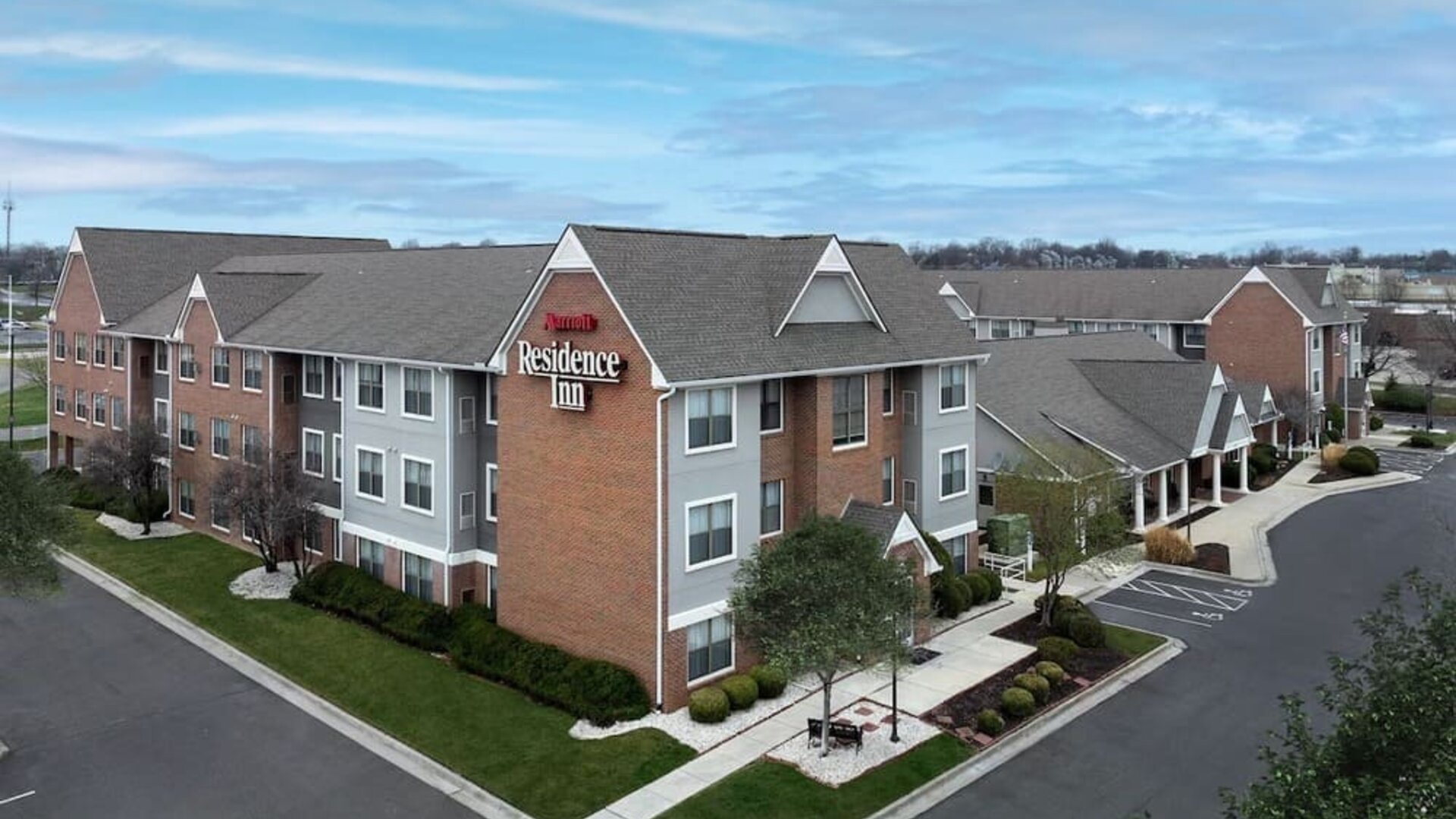 Hotel exterior at Residence Inn Kansas City Overland Park.