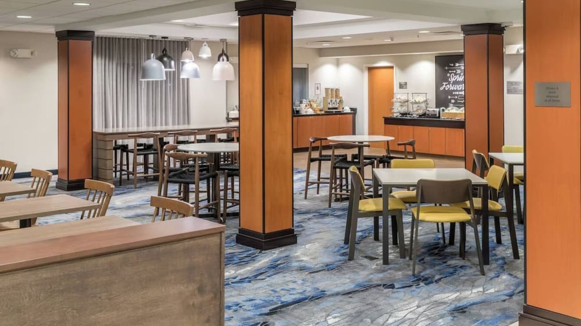 Dining area perfect for coworking at Fairfield Inn & Suites Kansas City Overland Park.