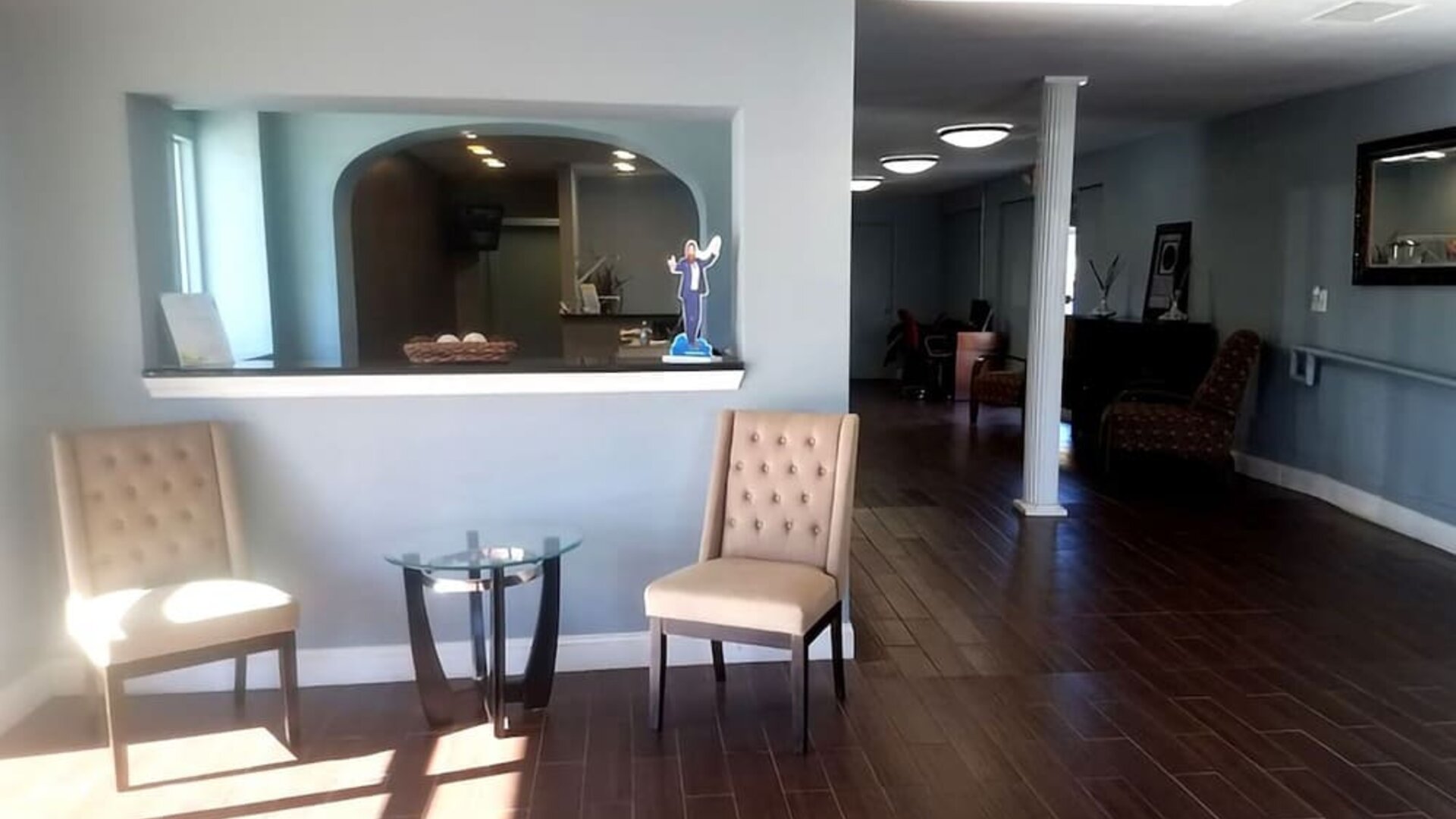 Lobby area at Blue Way Inn & Suites Wichita East.