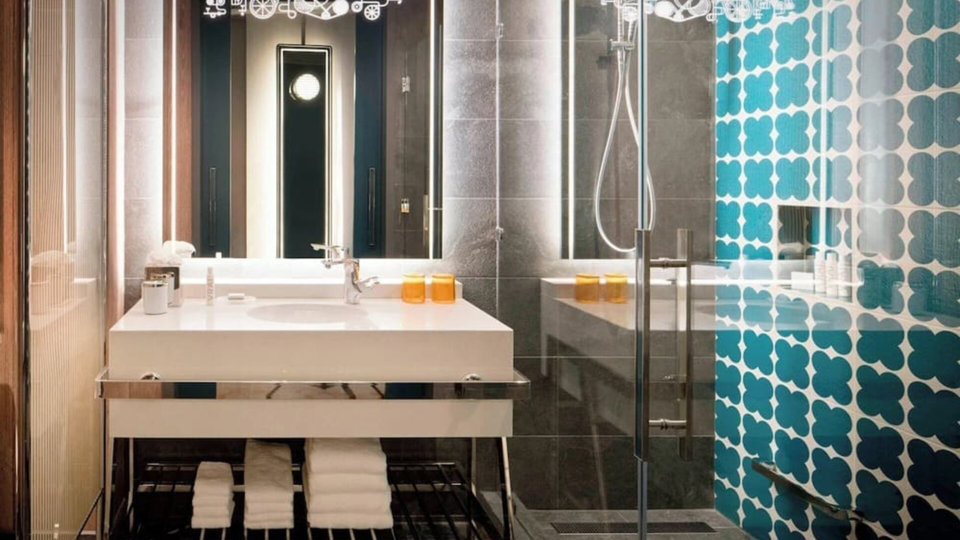 Guest bathroom with shower at Hotel Nia, Autograph Collection.