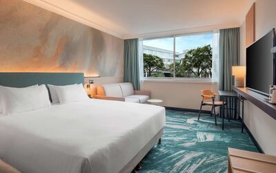 Romantic king room at DoubleTree By Hilton Paris Bougival.