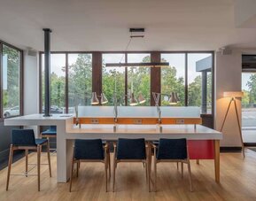 Coworking station at DoubleTree By Hilton Paris Bougival.