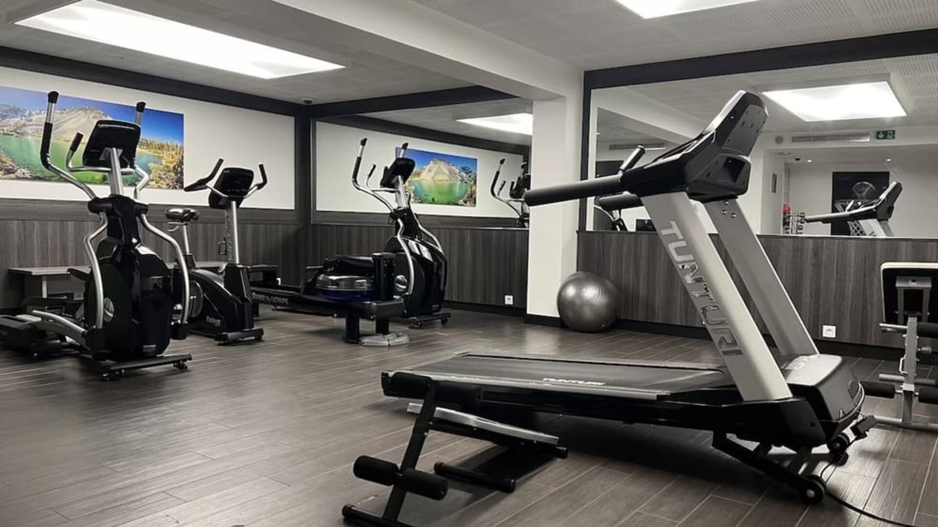 Fitness center at DoubleTree By Hilton Paris Bougival.