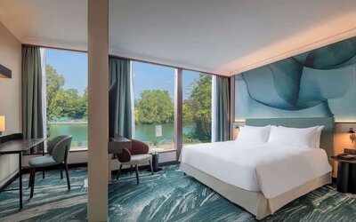 Spacious king suite at DoubleTree By Hilton Paris Bougival.