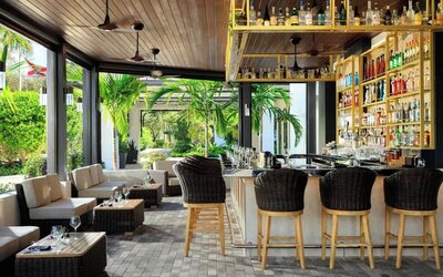 Hotel bar perfect for coworking at Renaissance Boca Raton Hotel.
