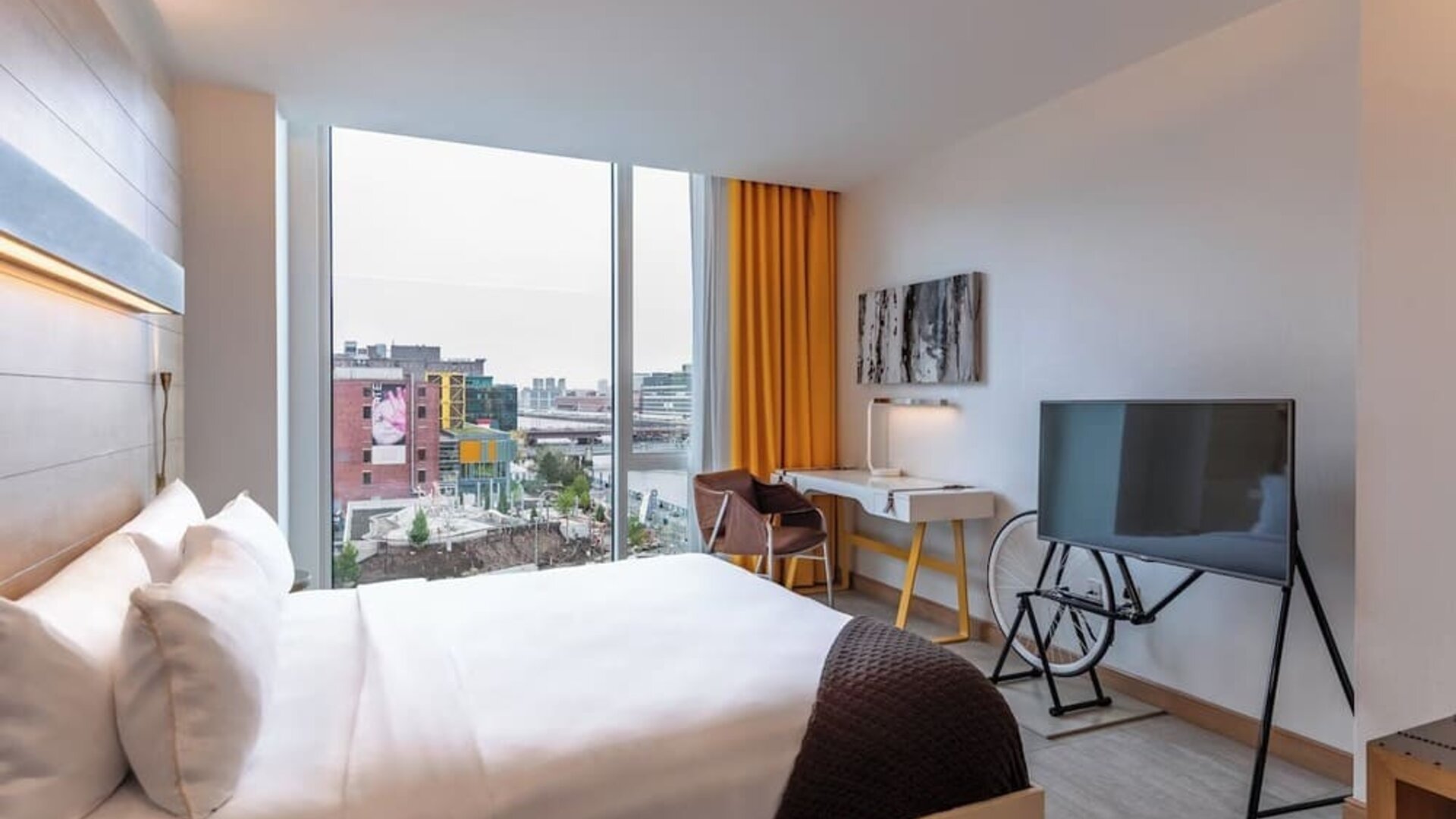 Day use room with natural light at The Envoy Hotel, Autograph Collection.