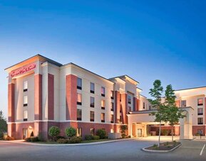 Hotel exterior at Hampton Inn & Suites Providence/Smithfield.