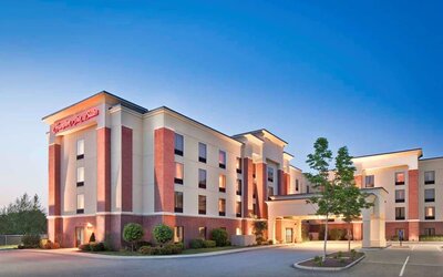 Hotel exterior at Hampton Inn & Suites Providence/Smithfield.