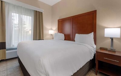 Day use room with natural light at Comfort Inn & Suites Mankato.