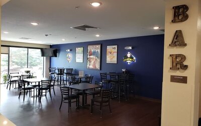 Bar and lounge area at Comfort Inn & Suites Mankato.