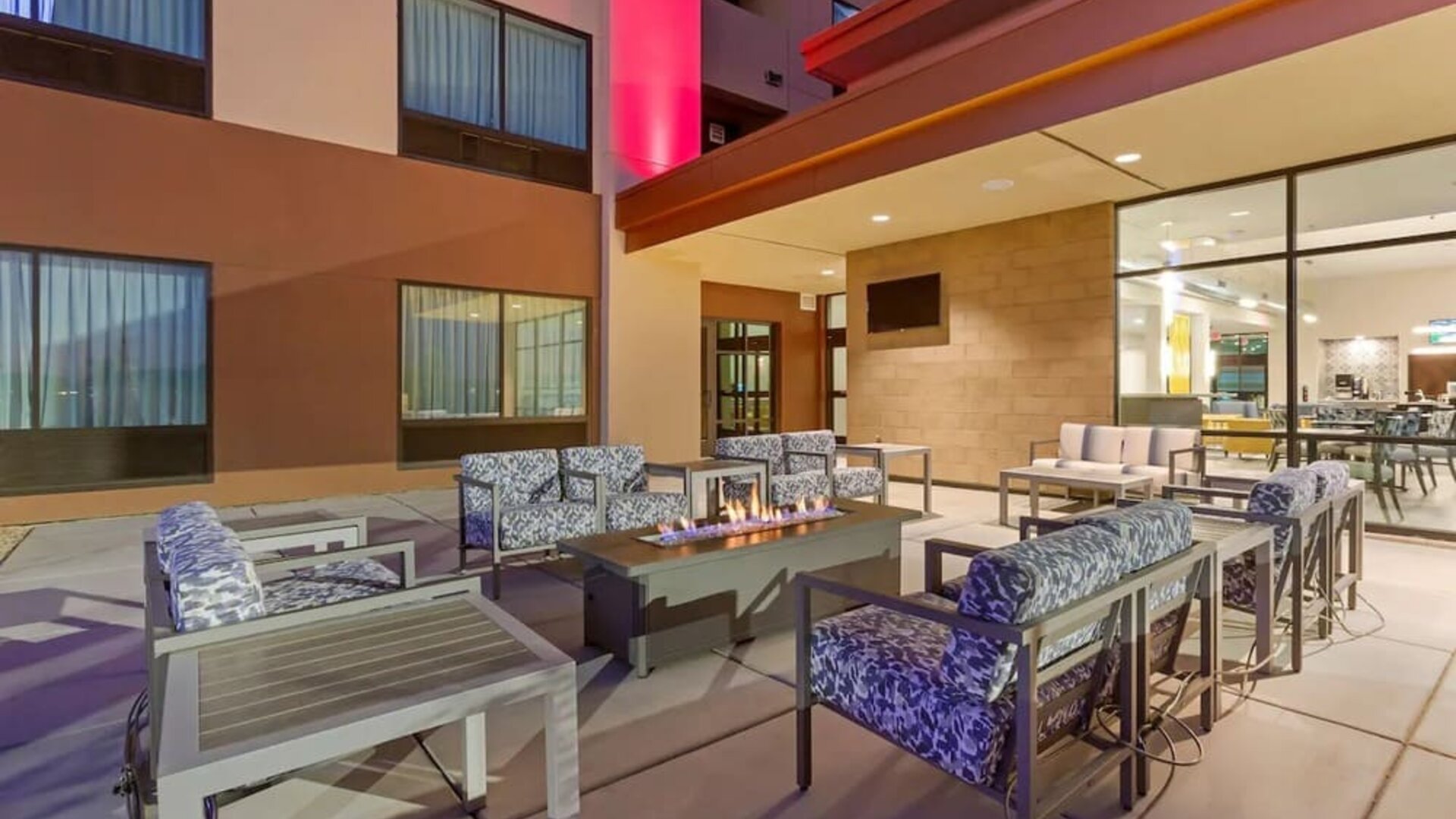 Courtyard perfect for coworking at Best Western Plus Executive Residency Phoenix North Happy Valley.