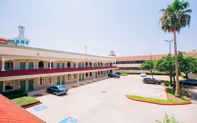 Parking area at Palace Inn Beltway 8 & Bissonnet.