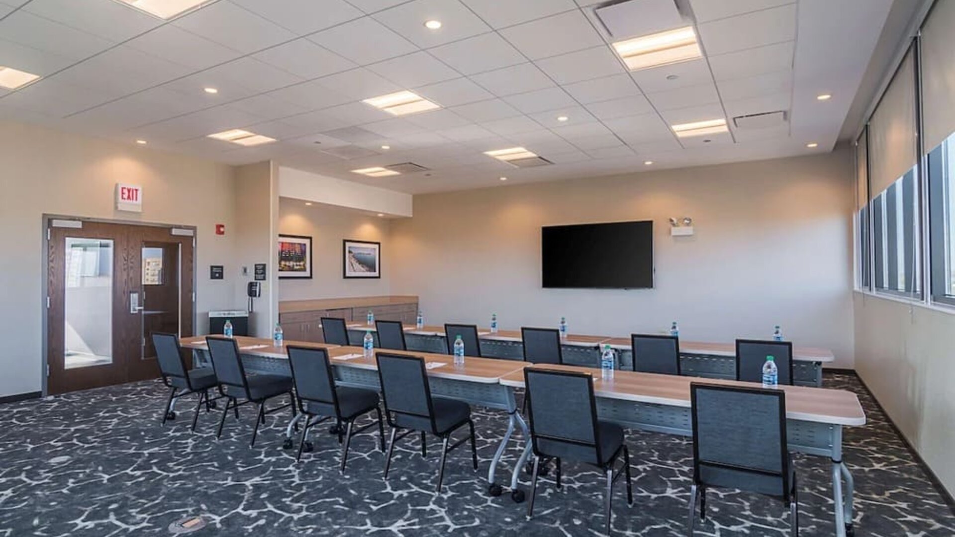 Spacious meeting room at Hampton Inn Chicago North/Loyola Station.