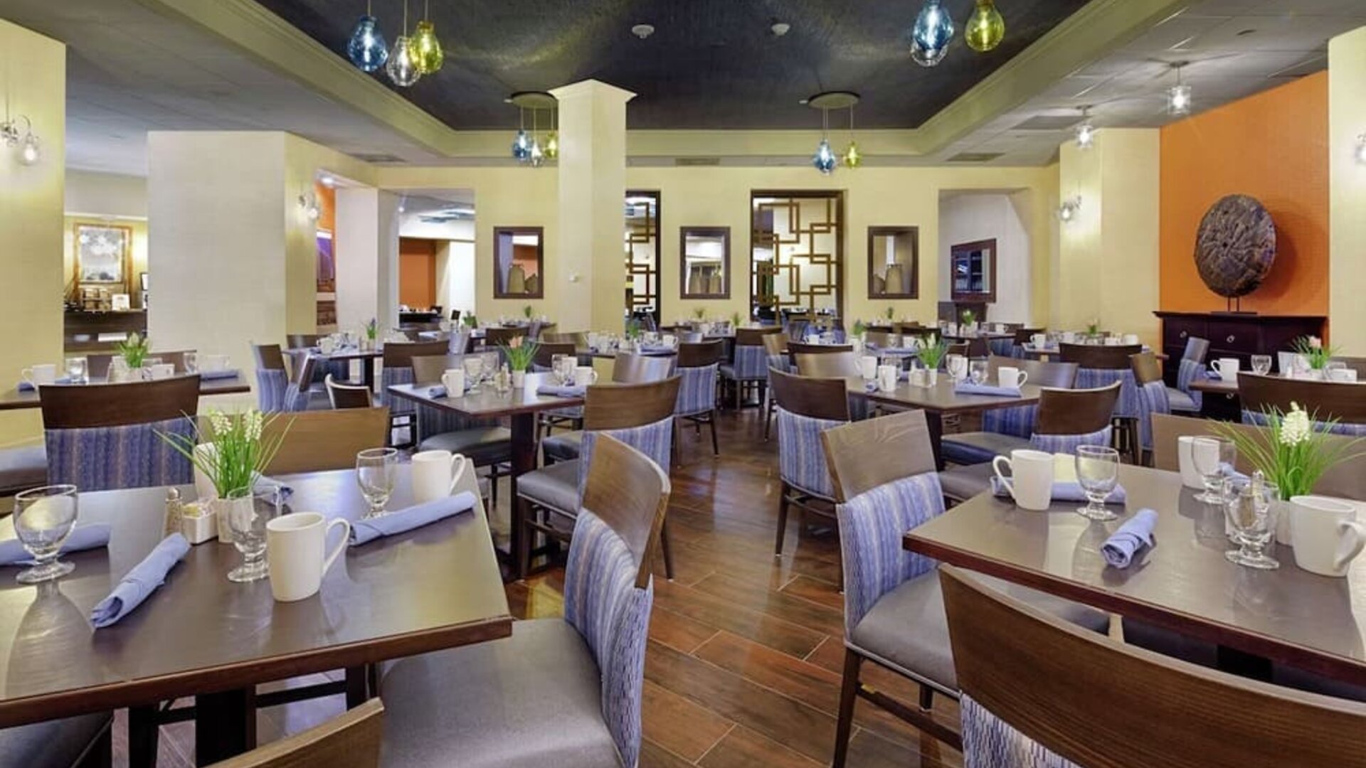 Breakfast area perfect for coworking at DoubleTree By Hilton Orlando Downtown.
