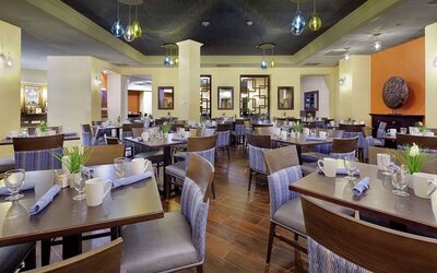Breakfast area perfect for coworking at DoubleTree By Hilton Orlando Downtown.

