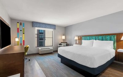 Day use room with work desk at Hampton Inn & Suites Phoenix/Gilbert.
