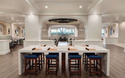 Dining area perfect for coworking at Hilton Dallas Lincoln Centre.