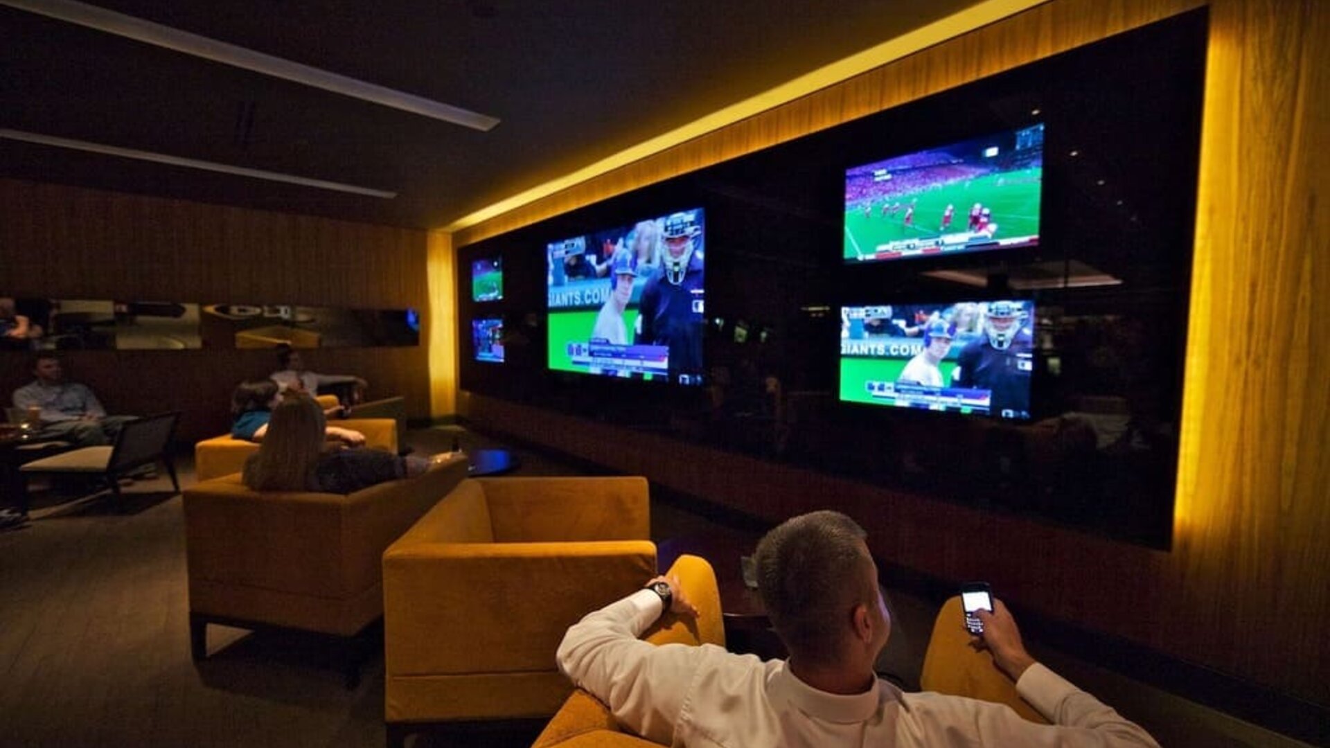 One of the 4 bars at Hilton Anatole.