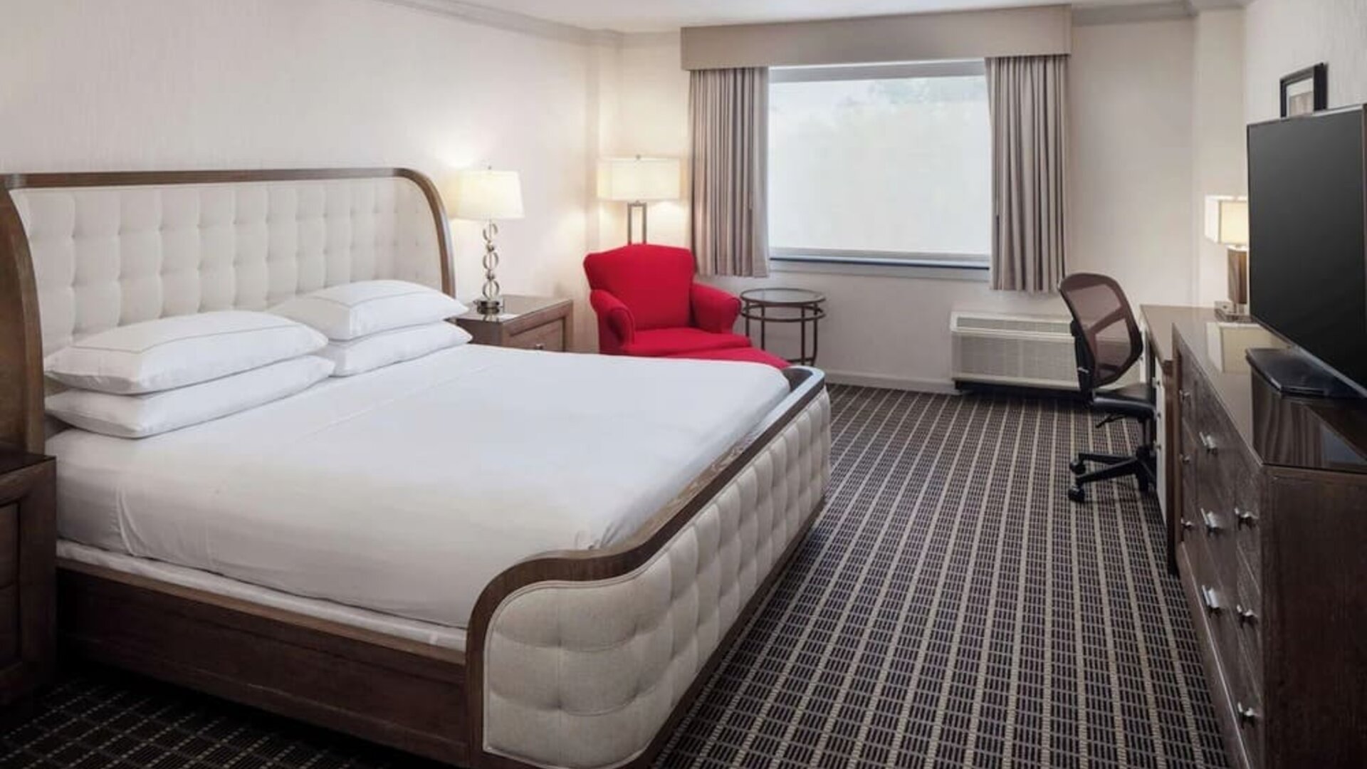 Day use room with work desk and natural light at Hilton Chicago-Northbrook.