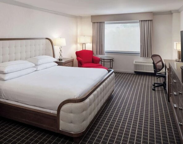 Day use room with work desk and natural light at Hilton Chicago-Northbrook.