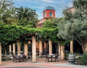 Alfresco dining surrounded by green foliage at DoubleTree By Hilton Sonoma Wine Country.