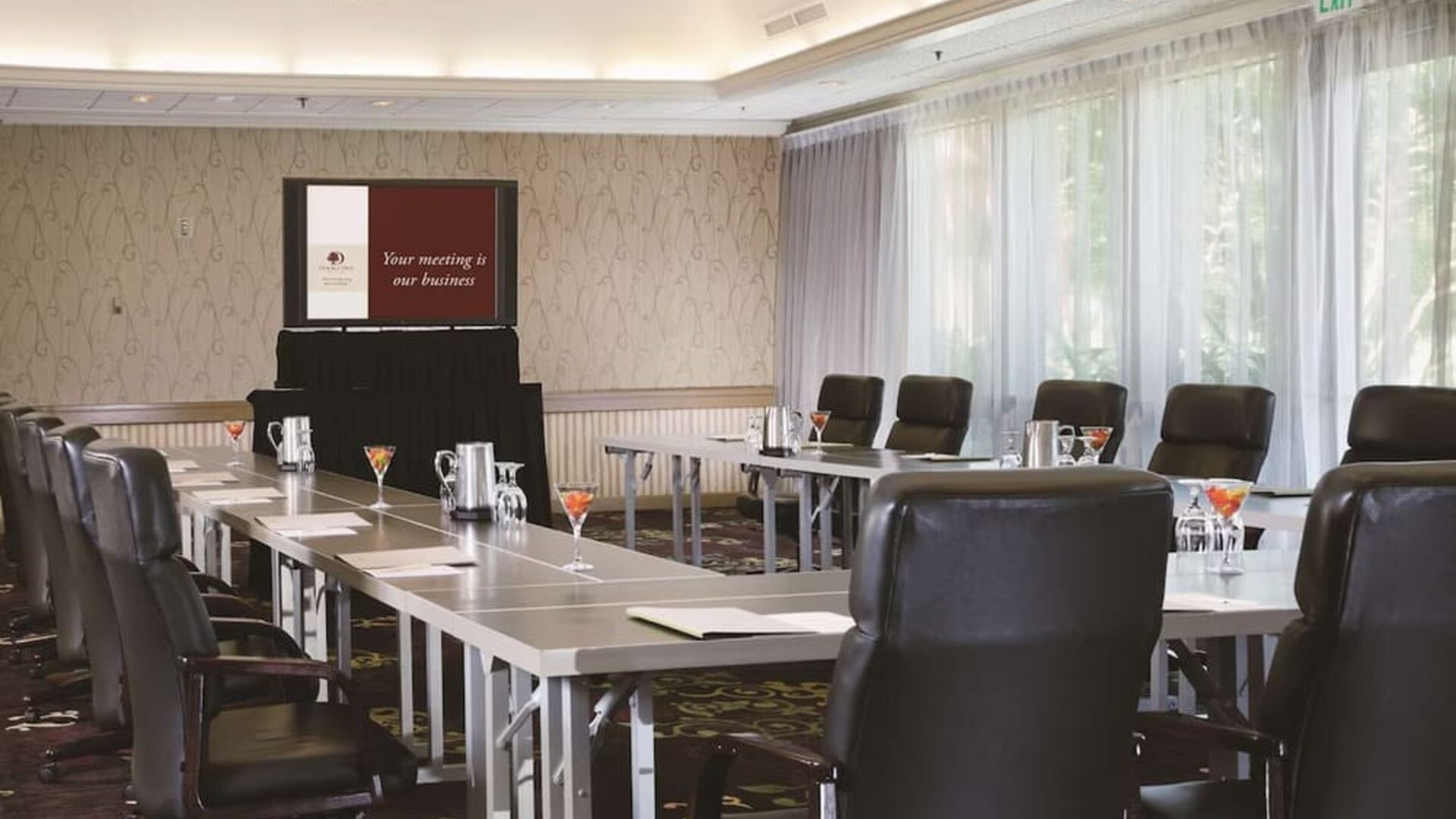 Professional meeting room at DoubleTree By Hilton Sonoma Wine Country.