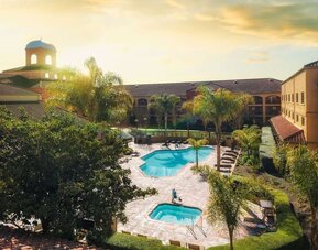 Pool and hot tub at DoubleTree By Hilton Sonoma Wine Country.