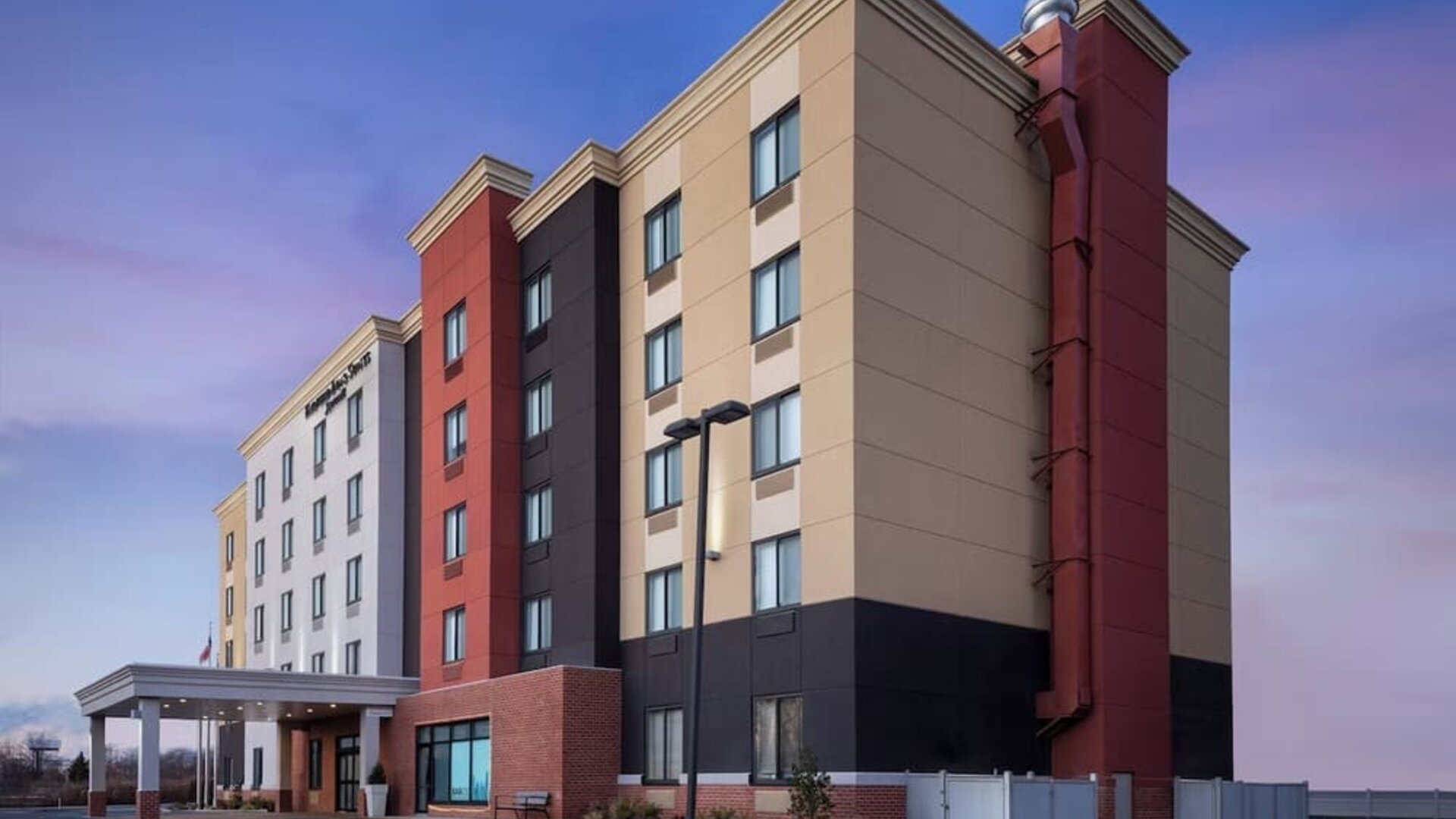 Exterior view of Fairfield Inn & Suites By Marriott New York Staten Island.