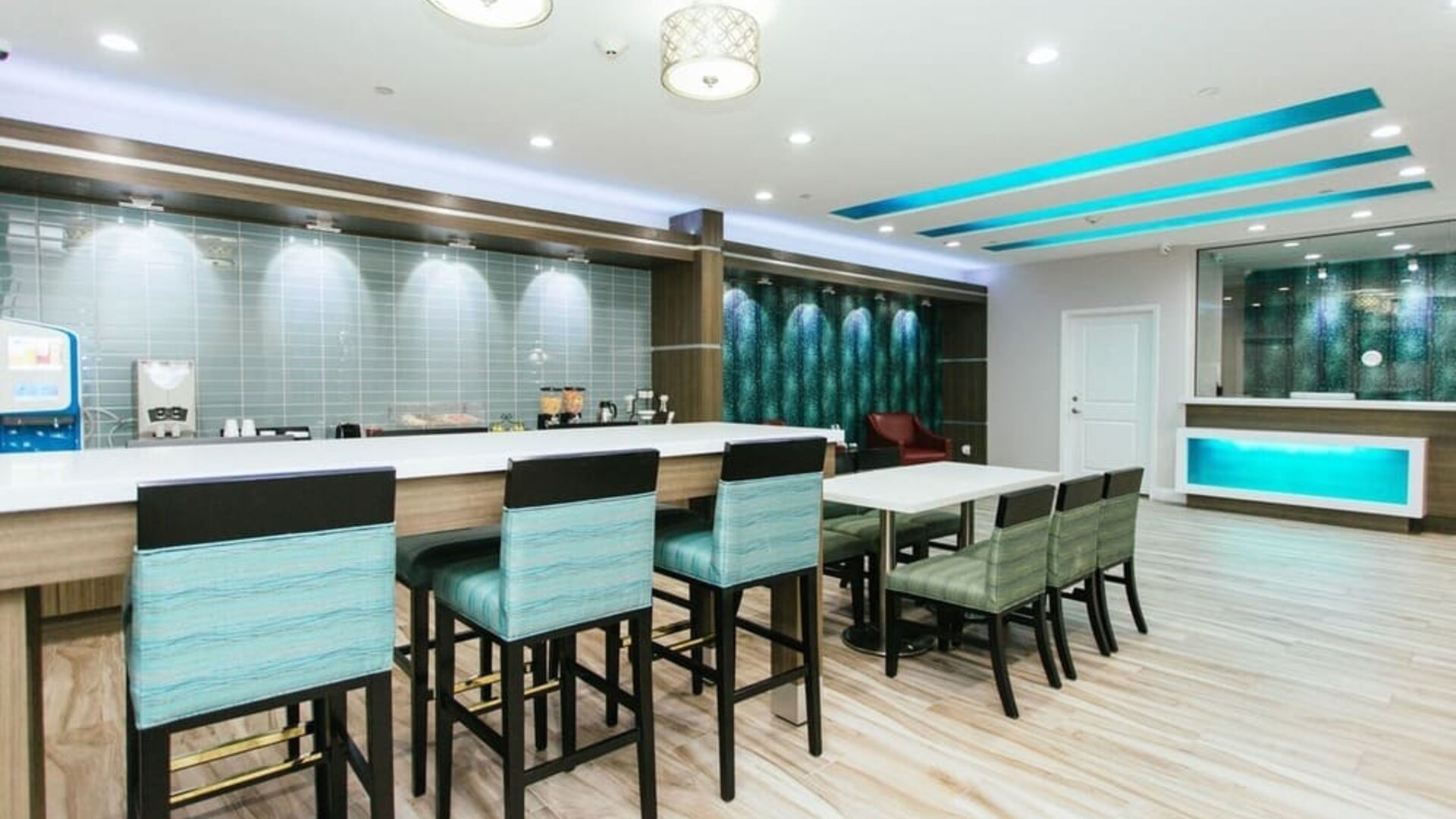 Dining area at Express Inn - Spring.