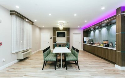 Dining area at Express Inn - Spring.