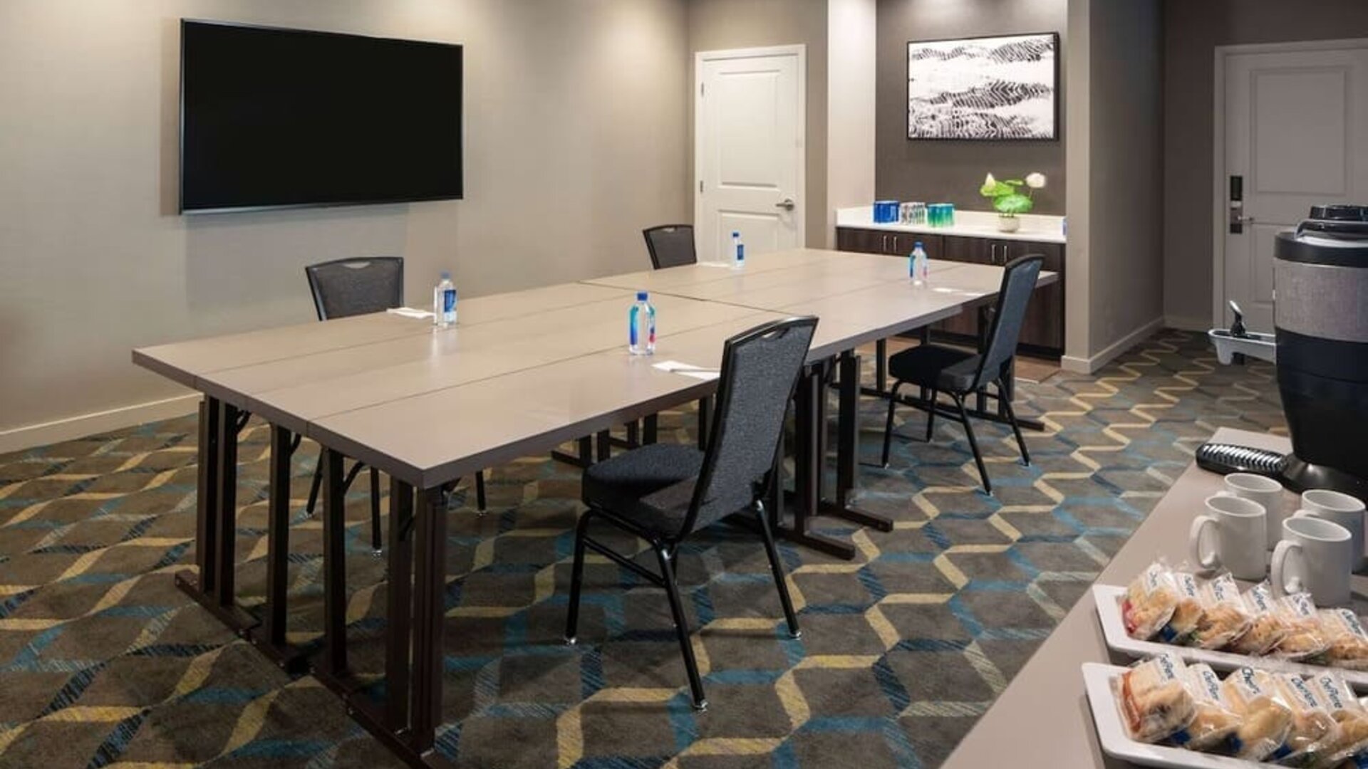 Professional meeting room at Sonesta ES Suites Fairfax Fair Lakes.