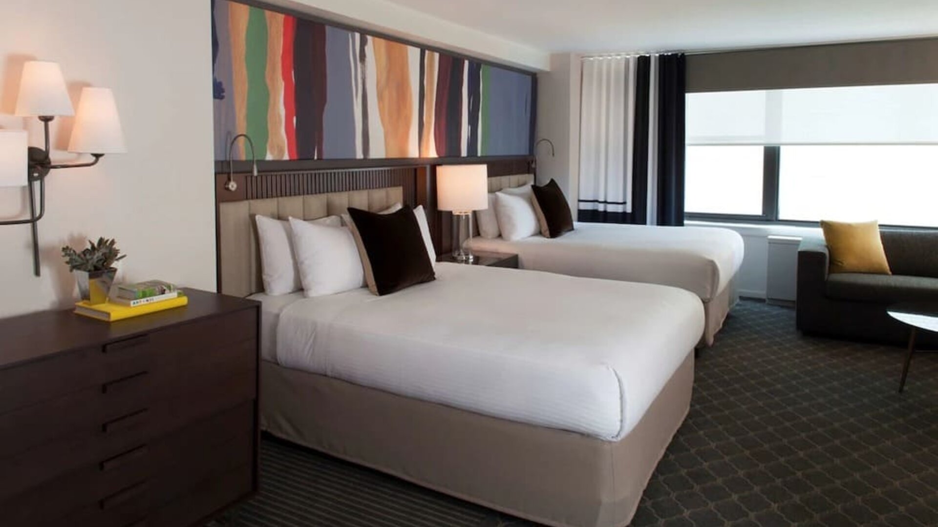 Day use twin room with lounge area at The Fifty Sonesta Select New York.