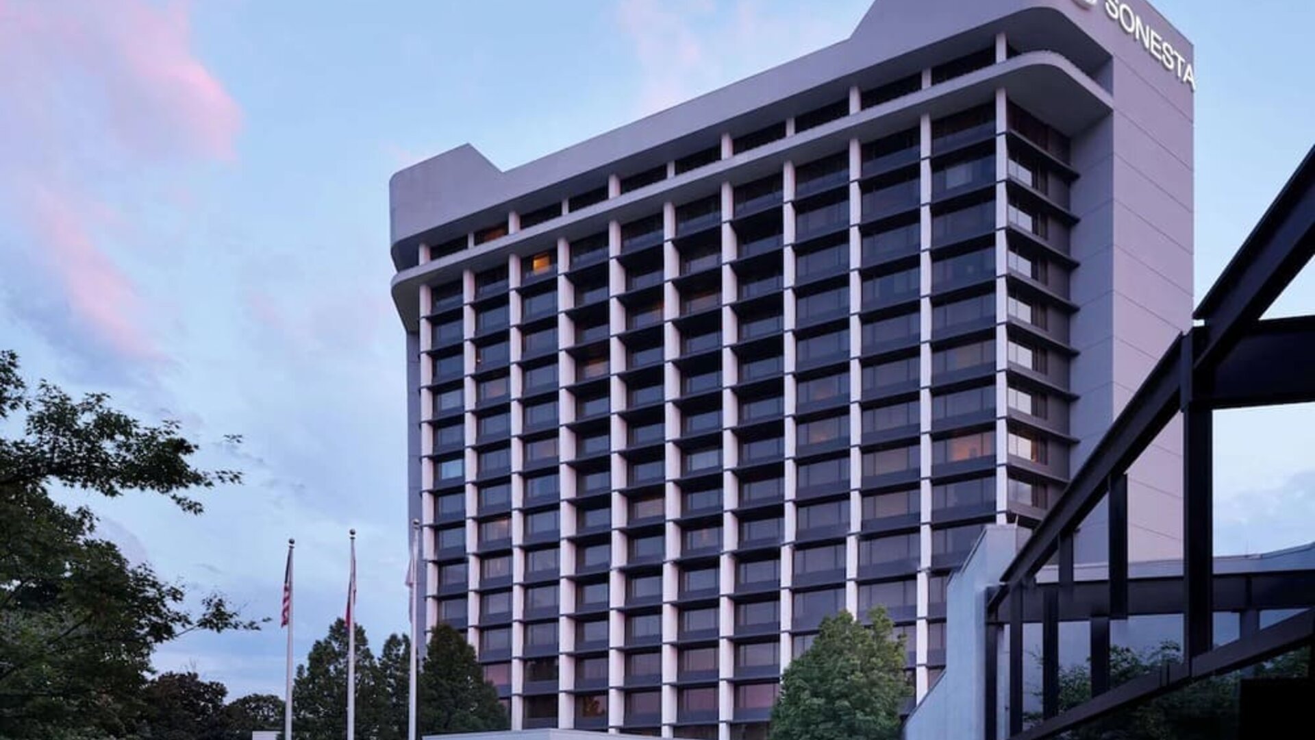 Exterior of Sonesta Nashville Airport.