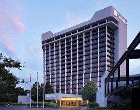 Exterior of Sonesta Nashville Airport.